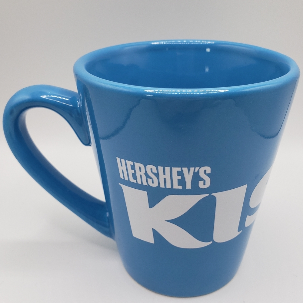 Hershey Kisses Collectible Galerie Blue and White 8 oz Tea Coffee Mug